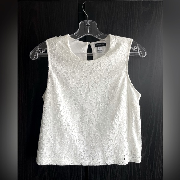 White Lace Sleeveless Blouse - Picture 1 of 2